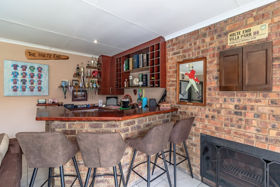 5 Bedroom Property for Sale in Eden Glen Gauteng