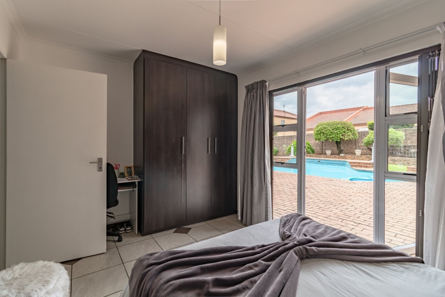 5 Bedroom Property for Sale in Eden Glen Gauteng