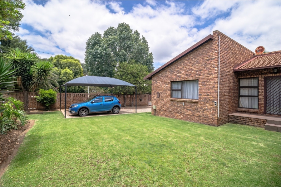 5 Bedroom Property for Sale in Eden Glen Gauteng