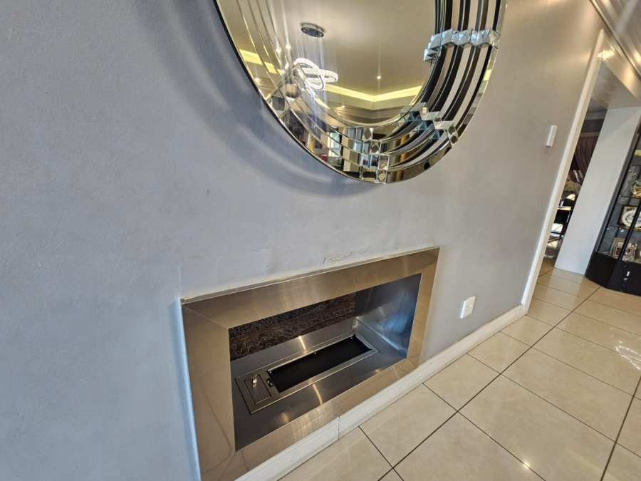 To Let 6 Bedroom Property for Rent in Monavoni Gauteng