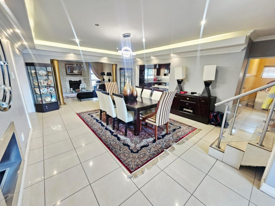To Let 6 Bedroom Property for Rent in Monavoni Gauteng