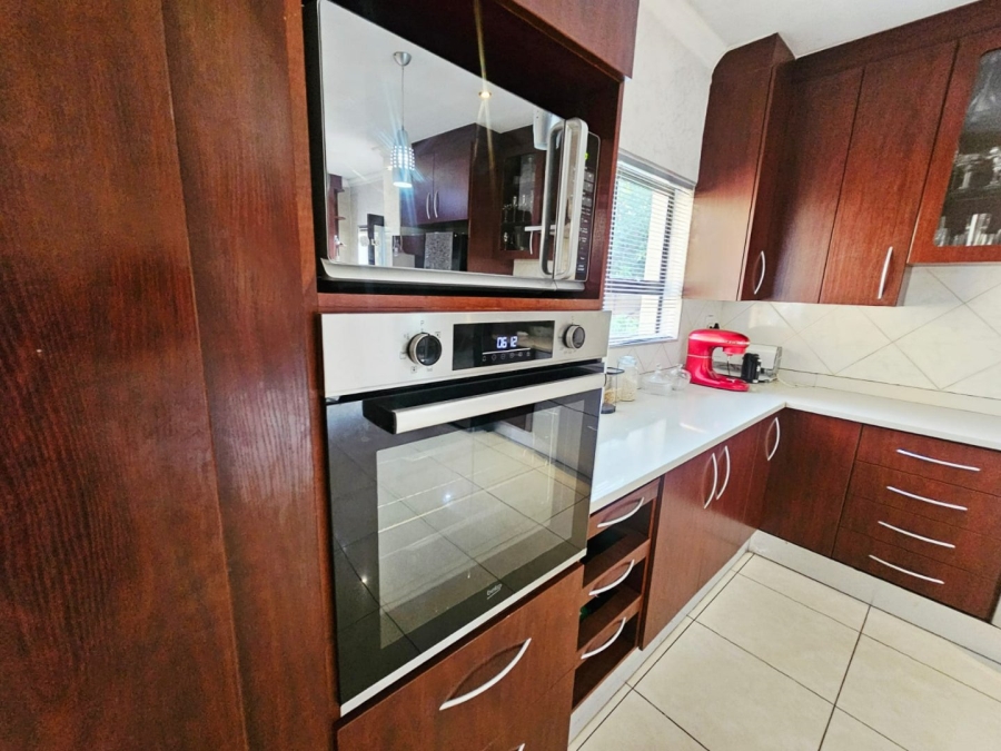 To Let 6 Bedroom Property for Rent in Monavoni Gauteng