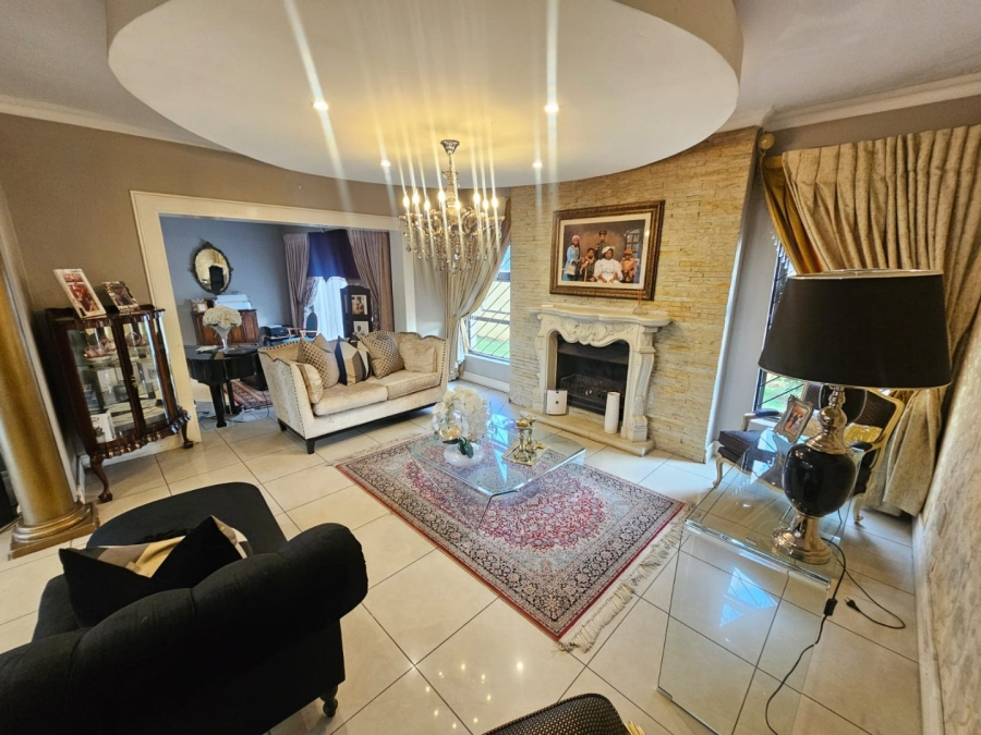 To Let 6 Bedroom Property for Rent in Monavoni Gauteng