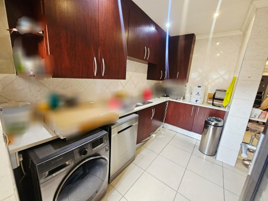 To Let 6 Bedroom Property for Rent in Monavoni Gauteng