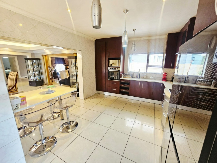 To Let 6 Bedroom Property for Rent in Monavoni Gauteng