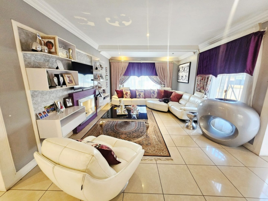 To Let 6 Bedroom Property for Rent in Monavoni Gauteng