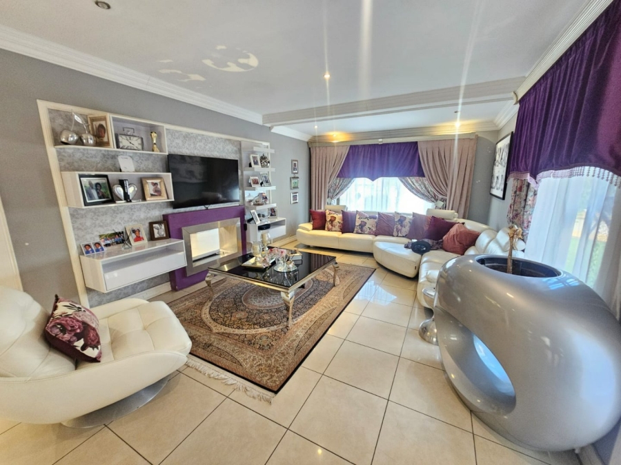 To Let 6 Bedroom Property for Rent in Monavoni Gauteng