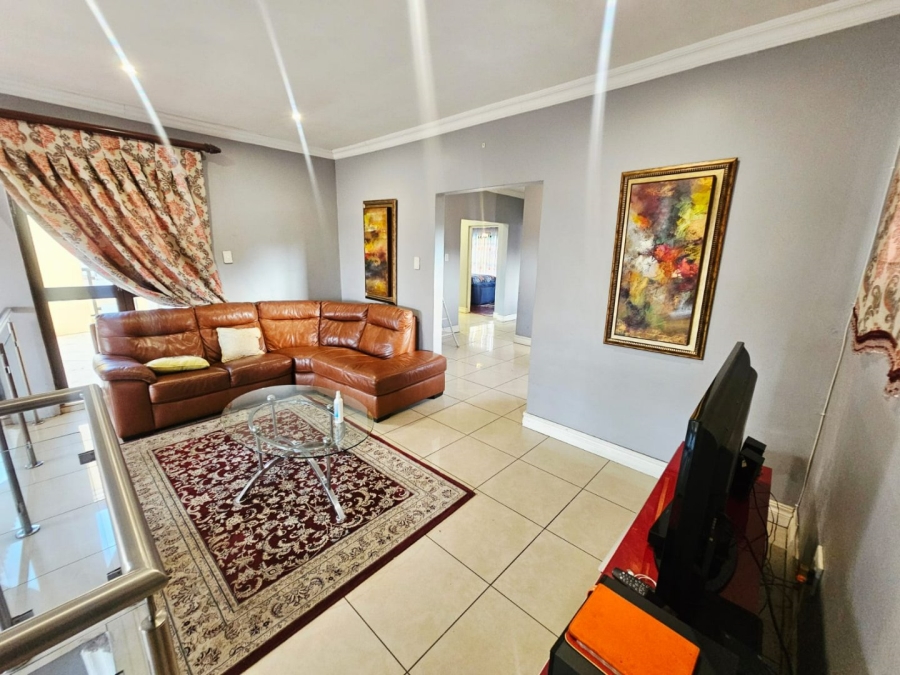 To Let 6 Bedroom Property for Rent in Monavoni Gauteng