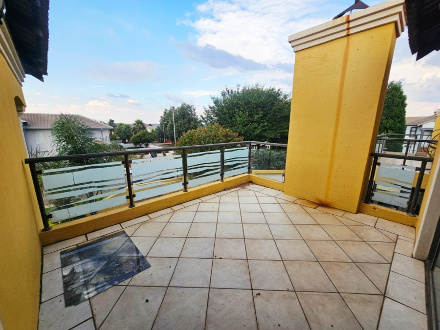 To Let 6 Bedroom Property for Rent in Monavoni Gauteng