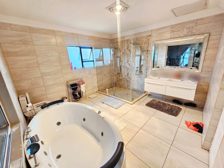 To Let 6 Bedroom Property for Rent in Monavoni Gauteng