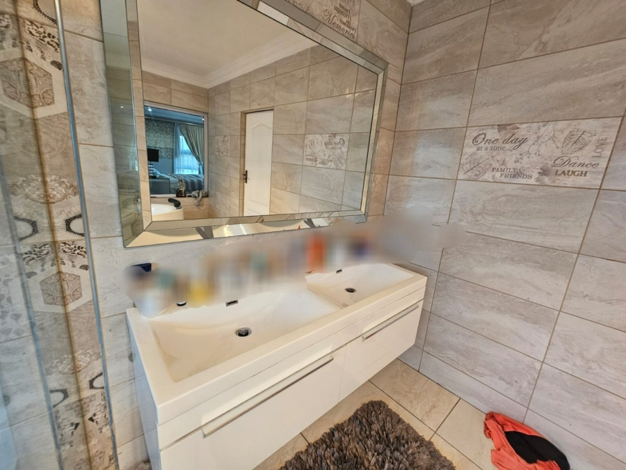 To Let 6 Bedroom Property for Rent in Monavoni Gauteng