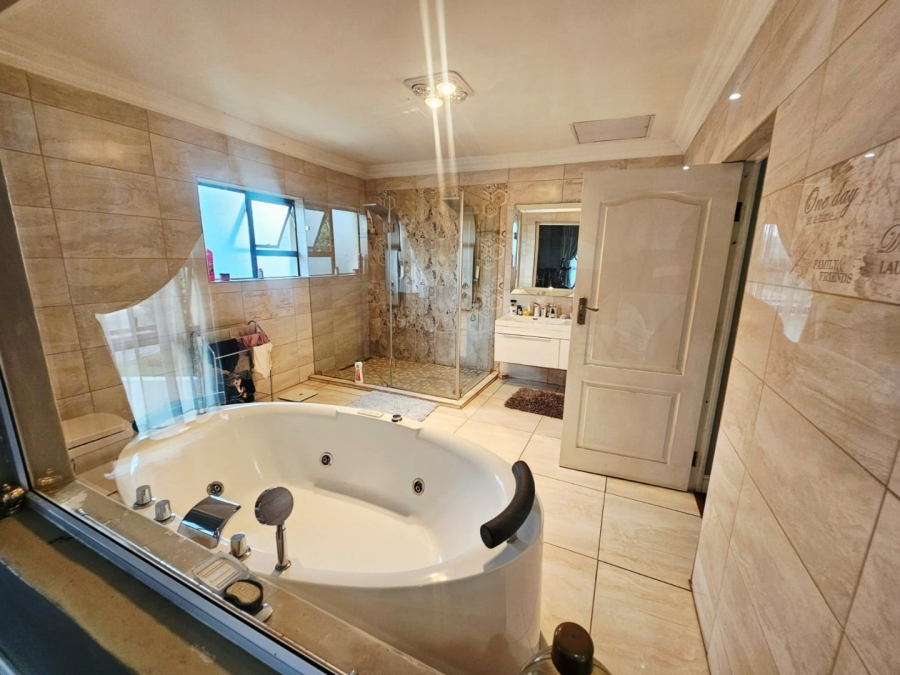 To Let 6 Bedroom Property for Rent in Monavoni Gauteng