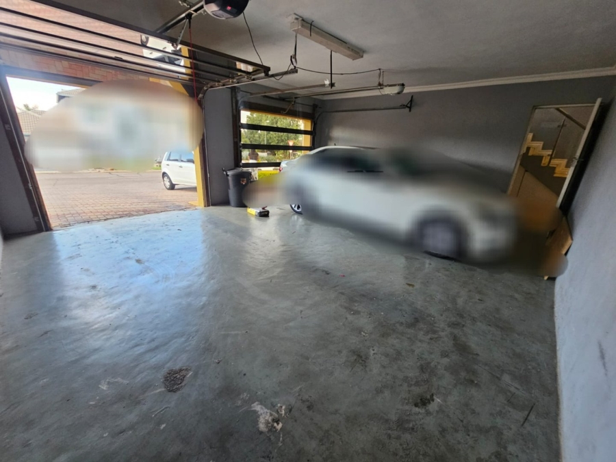 To Let 6 Bedroom Property for Rent in Monavoni Gauteng