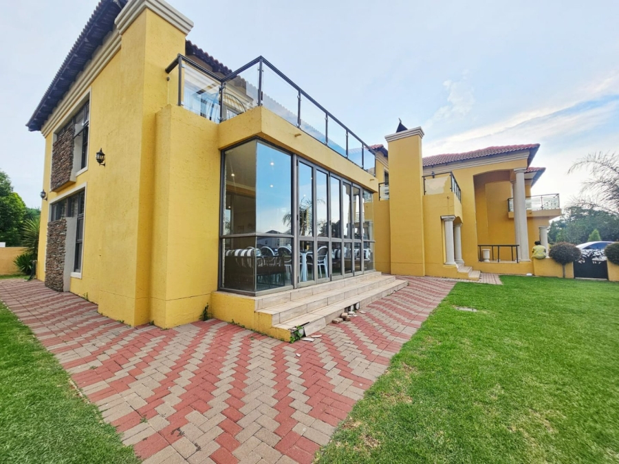 To Let 6 Bedroom Property for Rent in Monavoni Gauteng