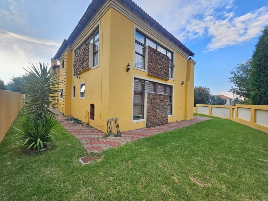 To Let 6 Bedroom Property for Rent in Monavoni Gauteng