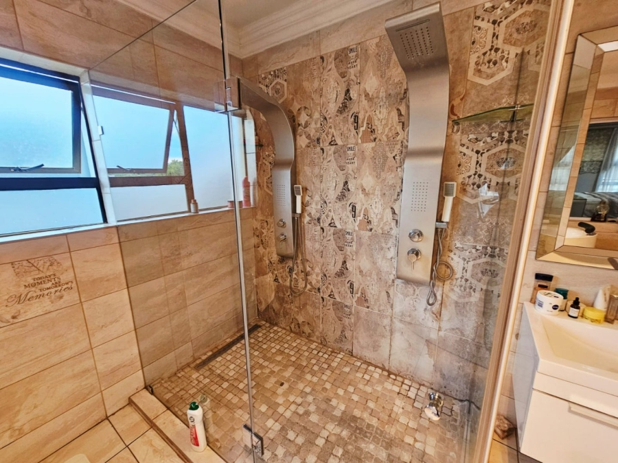 To Let 6 Bedroom Property for Rent in Monavoni Gauteng