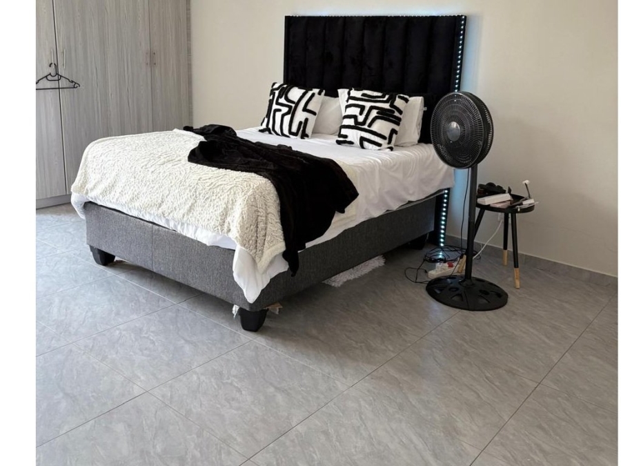 To Let 1 Bedroom Property for Rent in Glen Austin Gauteng