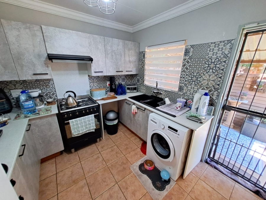 2 Bedroom Property for Sale in Pierre Van Ryneveld Gauteng