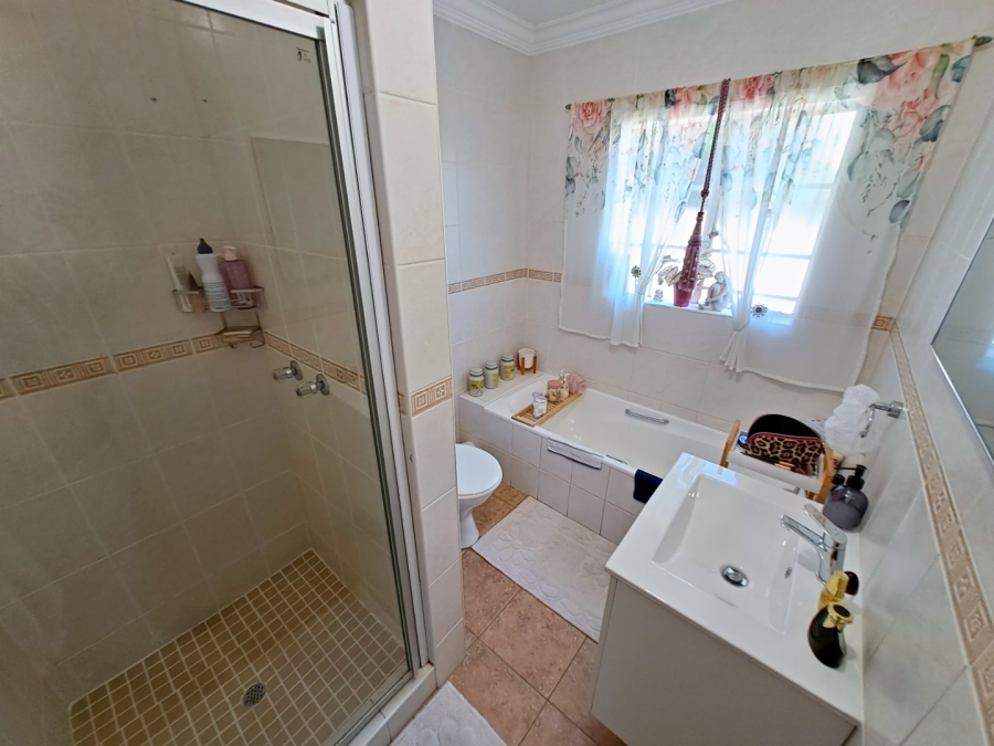 2 Bedroom Property for Sale in Pierre Van Ryneveld Gauteng