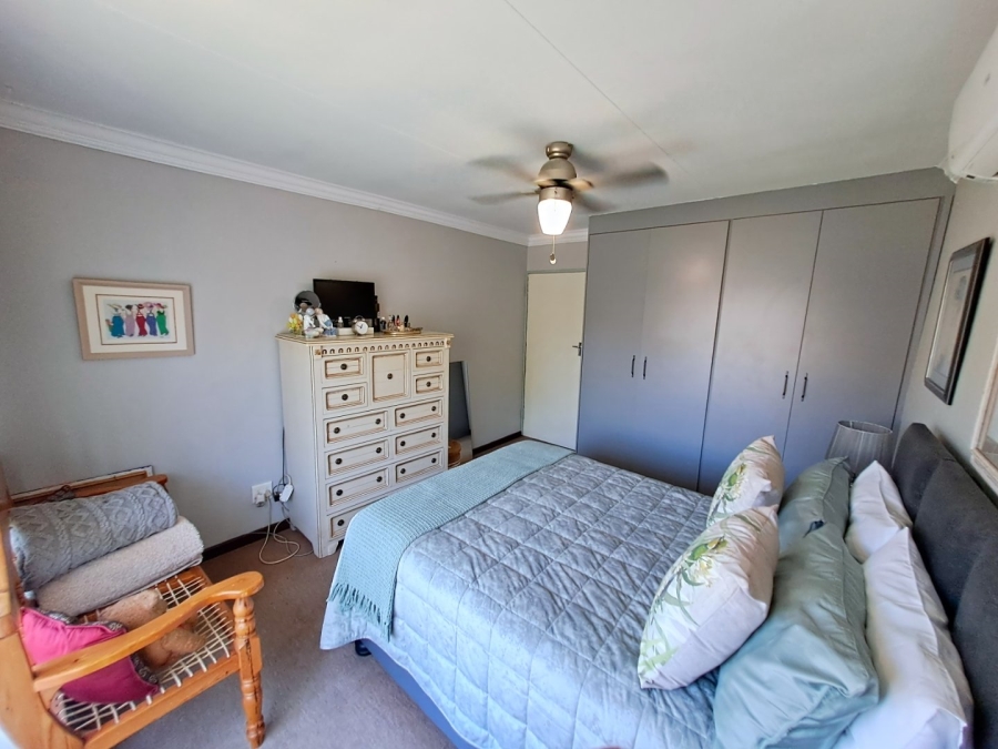 2 Bedroom Property for Sale in Pierre Van Ryneveld Gauteng