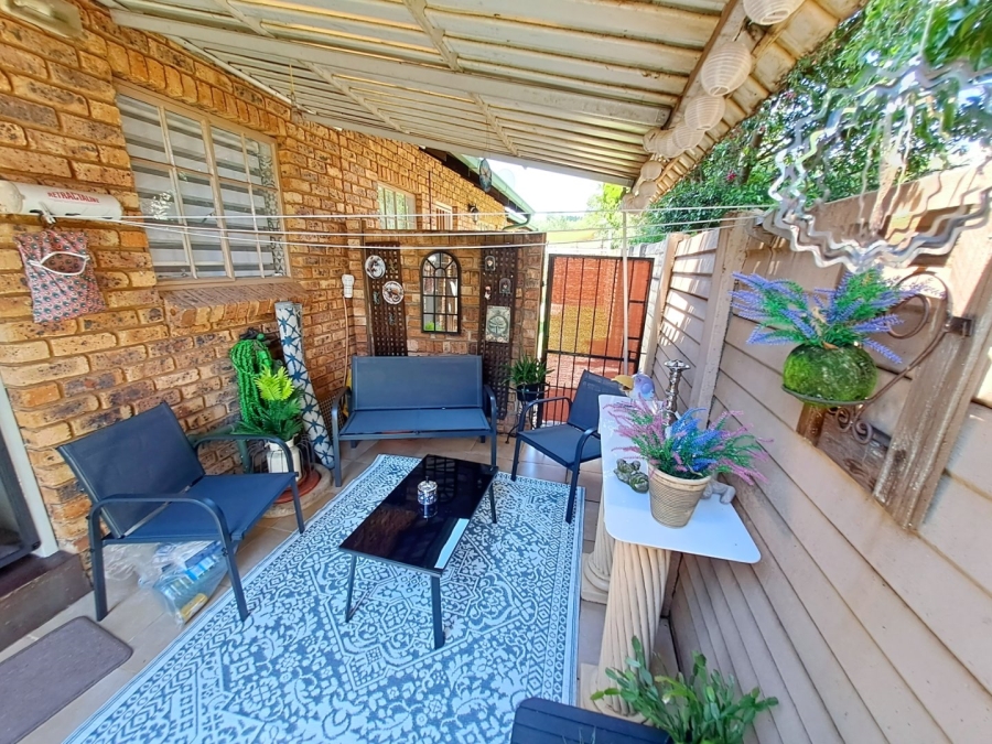 2 Bedroom Property for Sale in Pierre Van Ryneveld Gauteng