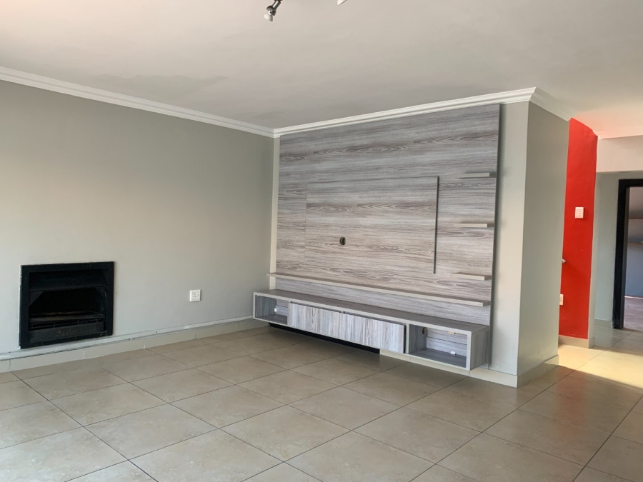 To Let 4 Bedroom Property for Rent in Monavoni Gauteng