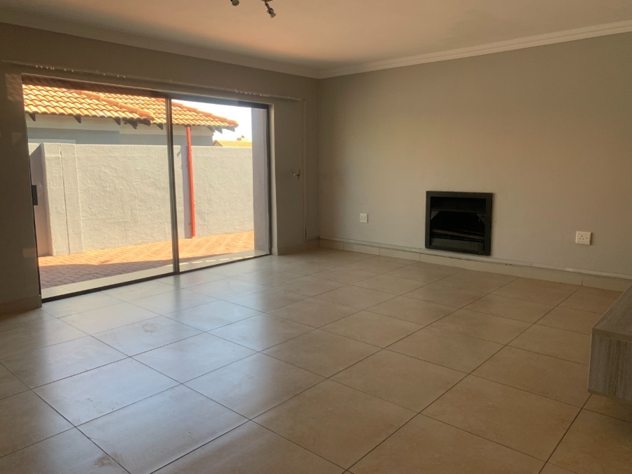 To Let 4 Bedroom Property for Rent in Monavoni Gauteng