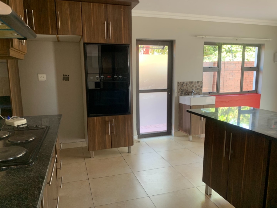 To Let 4 Bedroom Property for Rent in Monavoni Gauteng