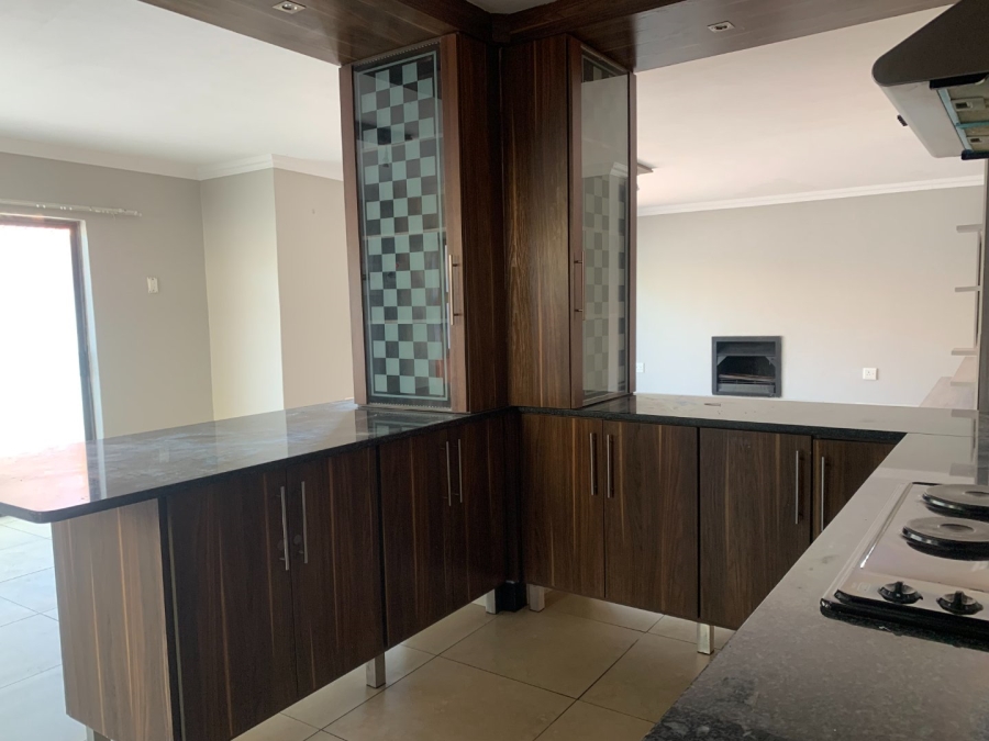 To Let 4 Bedroom Property for Rent in Monavoni Gauteng