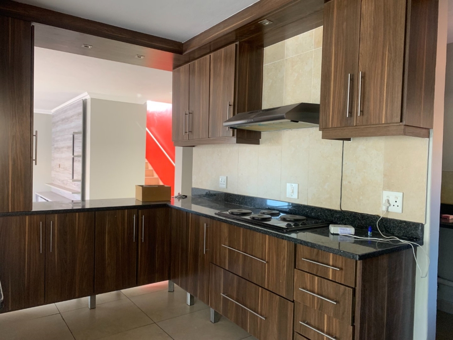 To Let 4 Bedroom Property for Rent in Monavoni Gauteng