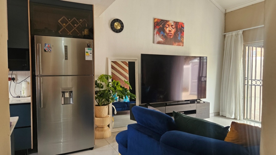 To Let 3 Bedroom Property for Rent in Heuwelsig Estate Gauteng