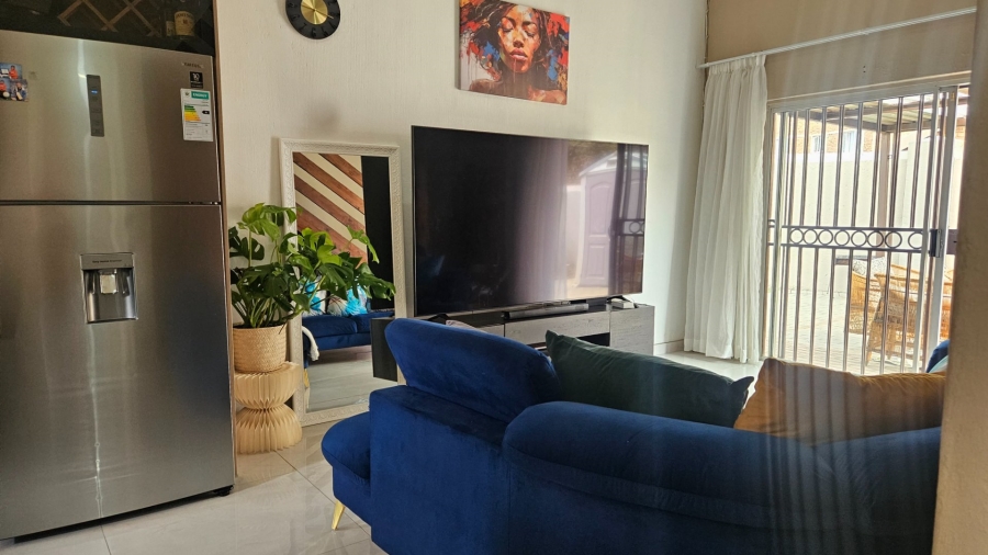 To Let 3 Bedroom Property for Rent in Heuwelsig Estate Gauteng