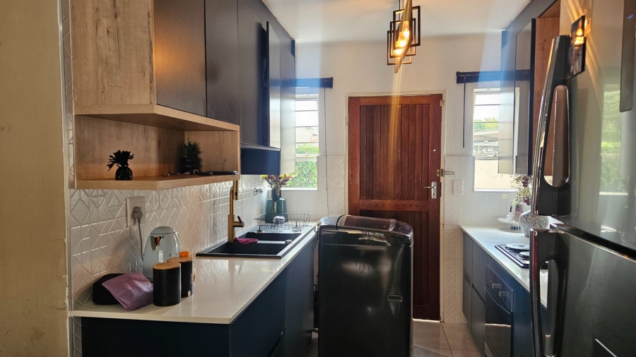 To Let 3 Bedroom Property for Rent in Heuwelsig Estate Gauteng