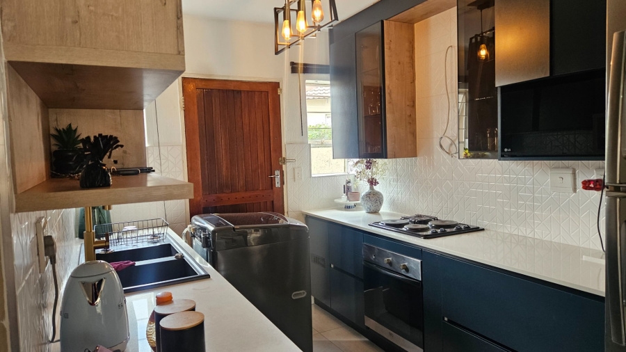 To Let 3 Bedroom Property for Rent in Heuwelsig Estate Gauteng