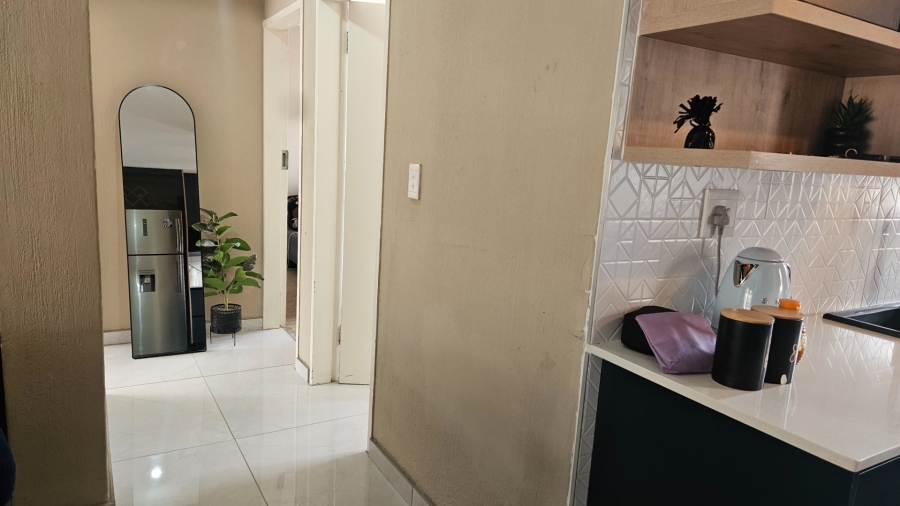 To Let 3 Bedroom Property for Rent in Heuwelsig Estate Gauteng