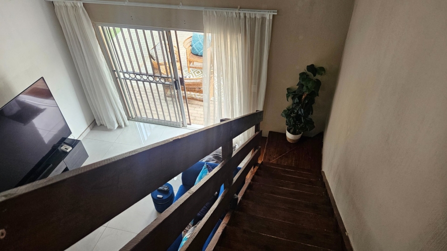 To Let 3 Bedroom Property for Rent in Heuwelsig Estate Gauteng