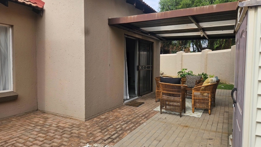 To Let 3 Bedroom Property for Rent in Heuwelsig Estate Gauteng