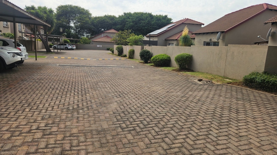 To Let 3 Bedroom Property for Rent in Heuwelsig Estate Gauteng