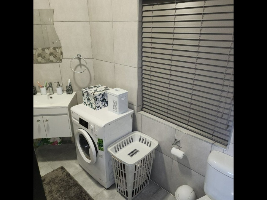 2 Bedroom Property for Sale in Eldoraigne Gauteng