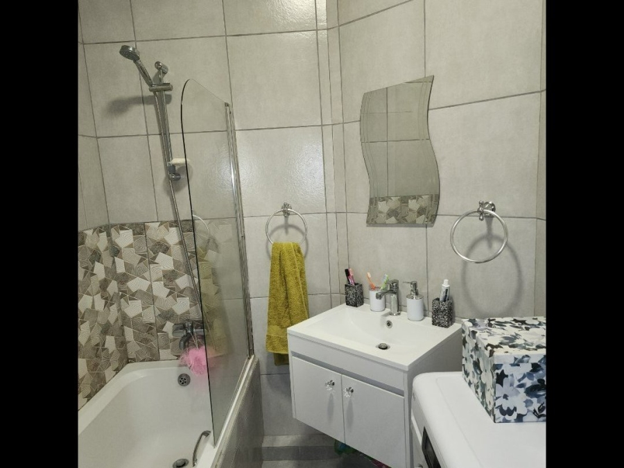 2 Bedroom Property for Sale in Eldoraigne Gauteng