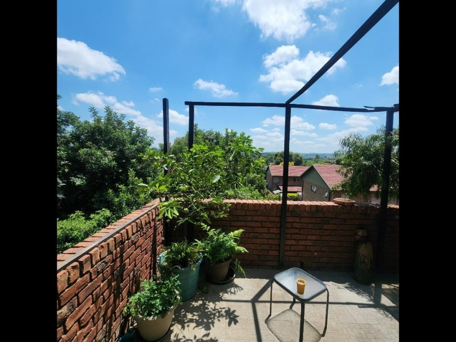 2 Bedroom Property for Sale in Eldoraigne Gauteng