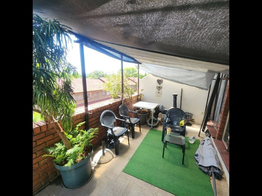 2 Bedroom Property for Sale in Eldoraigne Gauteng