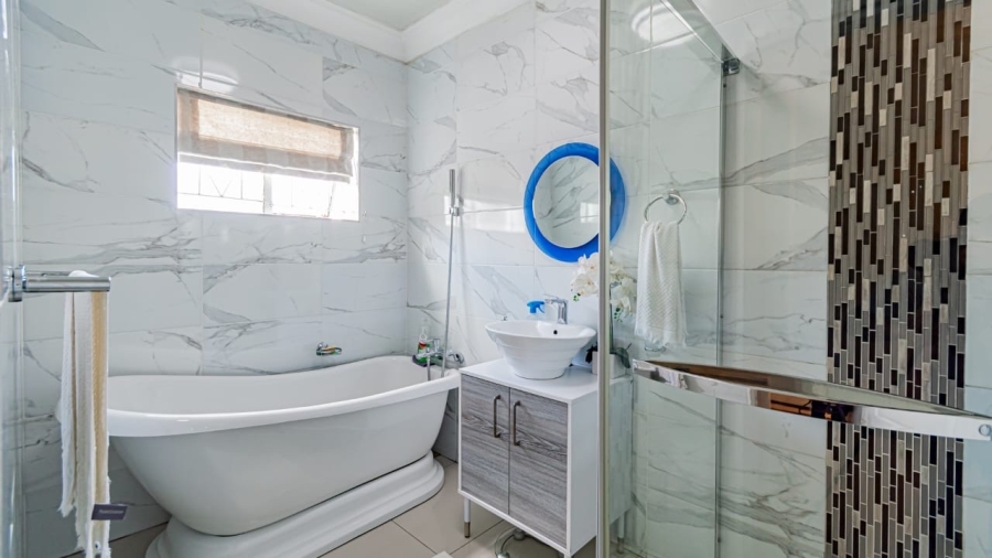 To Let 4 Bedroom Property for Rent in Lindhaven Gauteng