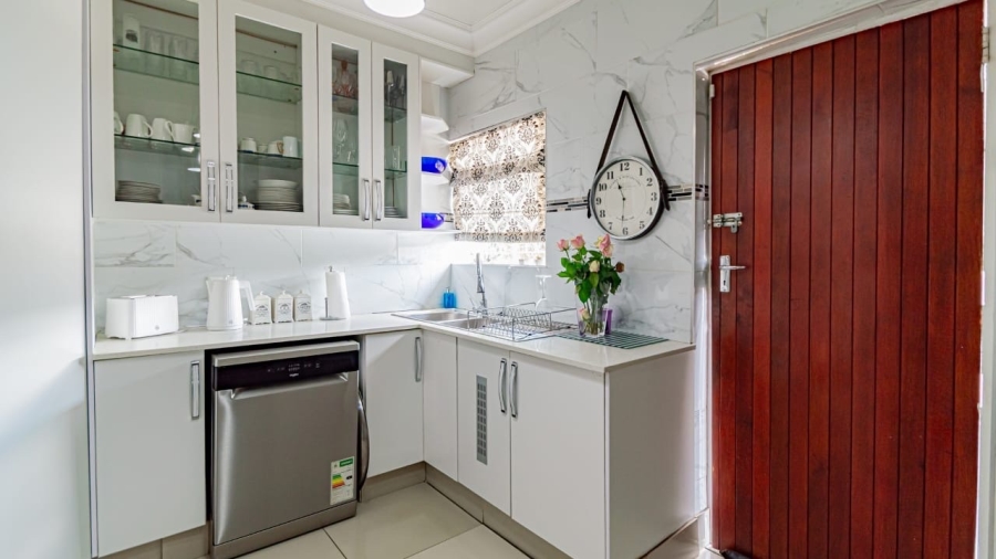 To Let 4 Bedroom Property for Rent in Lindhaven Gauteng