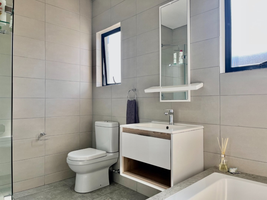 To Let 3 Bedroom Property for Rent in Crowthorne AH Gauteng