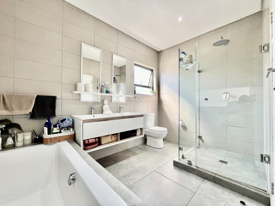 To Let 3 Bedroom Property for Rent in Crowthorne AH Gauteng