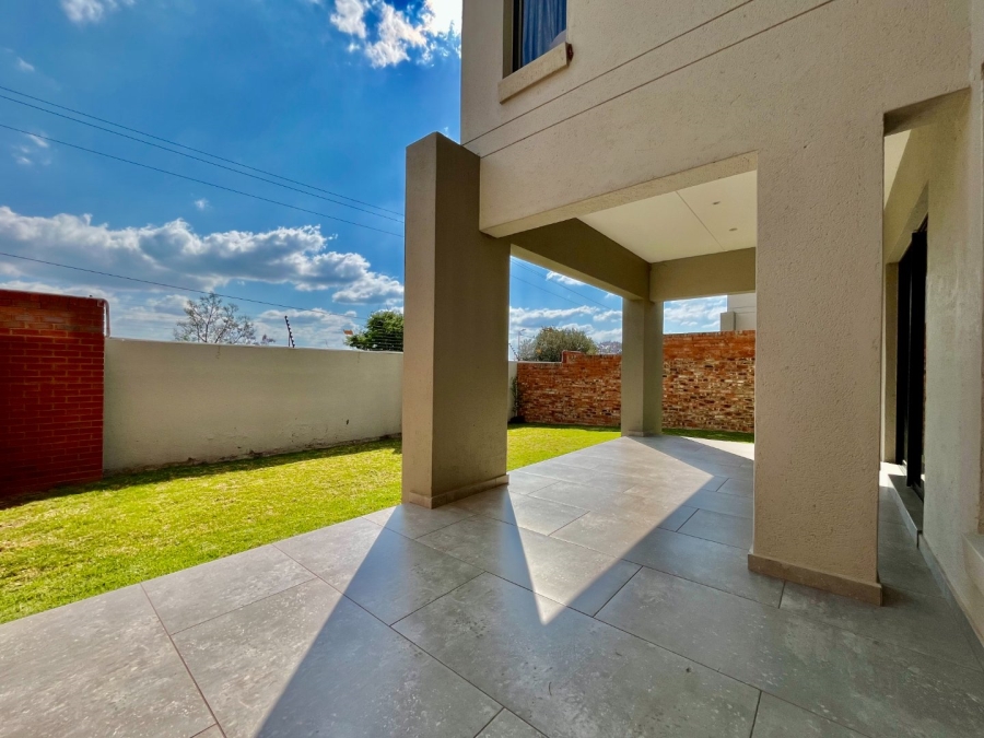 To Let 3 Bedroom Property for Rent in Crowthorne AH Gauteng