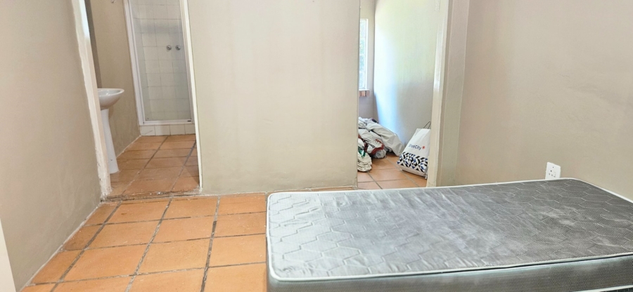 1 Bedroom Property for Sale in Fontainebleau Gauteng