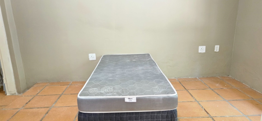 1 Bedroom Property for Sale in Fontainebleau Gauteng