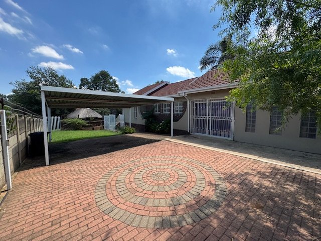 4 Bedroom Property for Sale in Glen Marais Gauteng
